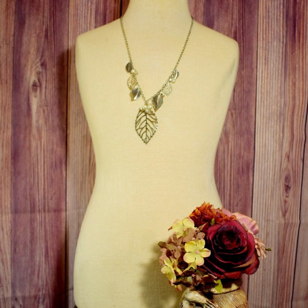 Silver Tone leaf chain Necklace